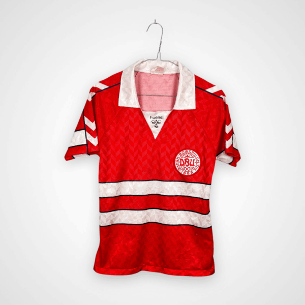 Koszulka piłkarska Dania, 1988/90 Home, stan słaby - znaczna ilość mikro zaciągnięć.