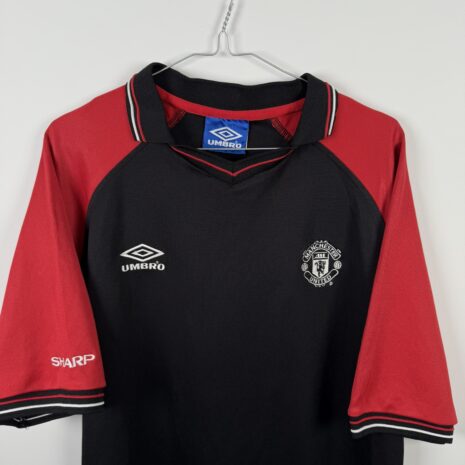 IMG_3520 Manchester United Fußballtrikot, 1998/99, ausgezeichneter Zustand - Nahaufnahme der Vorderseite