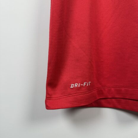 IMG_3556 Manchester United Fußballtrikot, 2013/14 Home, zufriedenstellender Zustand - ein Zug auf der Vorderseite und ein Mikroloch im Nacken.weitere Ansicht 7