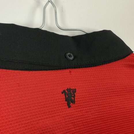 IMG_3558 Manchester United Fußballtrikot, 2013/14 Home, zufriedenstellender Zustand - ein Zug auf der Vorderseite und ein Mikroloch im Nacken.weitere Ansicht 9