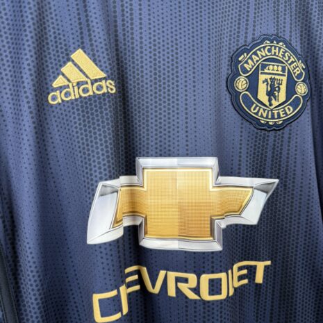 IMG_3611 Manchester United Fußballtrikot, 2018/19 Third, sehr guter Zustand - der 'Chevrolet'-Druck ist klebrig, das stört aber nicht beim täglichen Gebrauch.Ansicht
