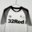 Koszulka piłkarska Derby County, 2019/20 Home, stan dobry - jedna drobna plamka na froncie oraz mikro zaciągnięcie na plecach.- zbliżenie na front