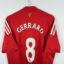 Liverpool FC Fußballtrikot, 2008/10 Home, befriedigender Zustand - zerrissener Kragen, ein paar Micro-Pulls und eine leicht gerissene Nummer auf dem Rücken.ansehen