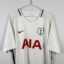 Tottenham Hotspur FC Fußballtrikot, 2017/18 Home, sehr guter Zustand - leichte Verschmutzung auf der Vorderseite - Nahaufnahme der Vorderseite
