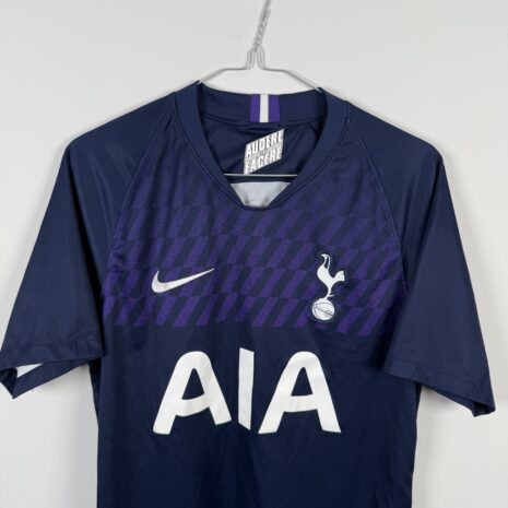 IMG_6813 Tottenham Hotspur FC Fußballtrikot, 2019/20 Away, ausgezeichneter Zustand - Nahaufnahme der Vorderseite