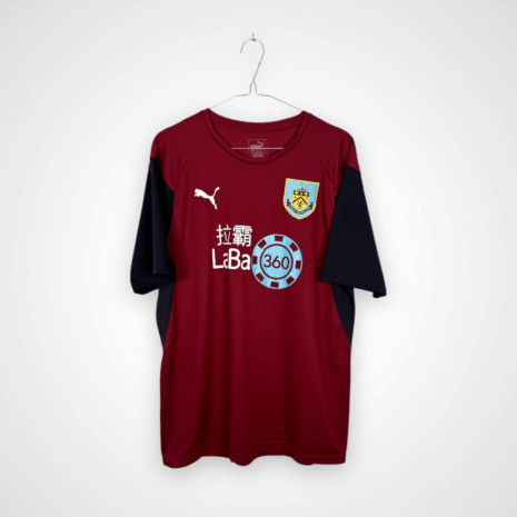 Burnley FC Fußballtrikot, Saison 2018/19, sehr guter Zustand – der Sponsoraufdruck auf der Vorderseite ist leicht rissig.