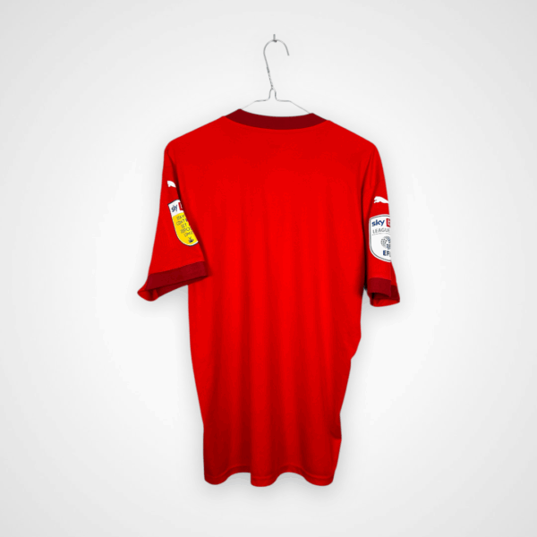 Koszulka piłkarska Wigan Athletic, 2021/22 Away, stan dobry - dwie mikro plamki na froncie.- widok z tyłu