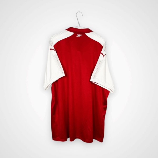 Arsenal FC Fußballtrikot, 2017/18 Home, sehr guter Zustand - ein Riss an einem der Ärmel und ein Mikrofleck und Riss am anderen.