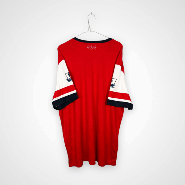 Koszulka piłkarska Arsenal FC, 2012/14 Home, stan bardzo dobry - mikro zaciągnięcie przy herbie oraz nieznacznie urwany szew.- widok z tyłu