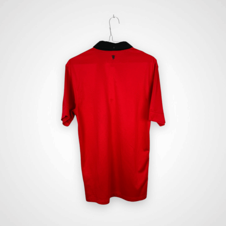 Photoroom_038_20250806_092728 Manchester United Fußballtrikot, 2013/14 Home, zufriedenstellender Zustand - ein Zug auf der Vorderseite und ein Mikroloch im Nacken - Rückansicht