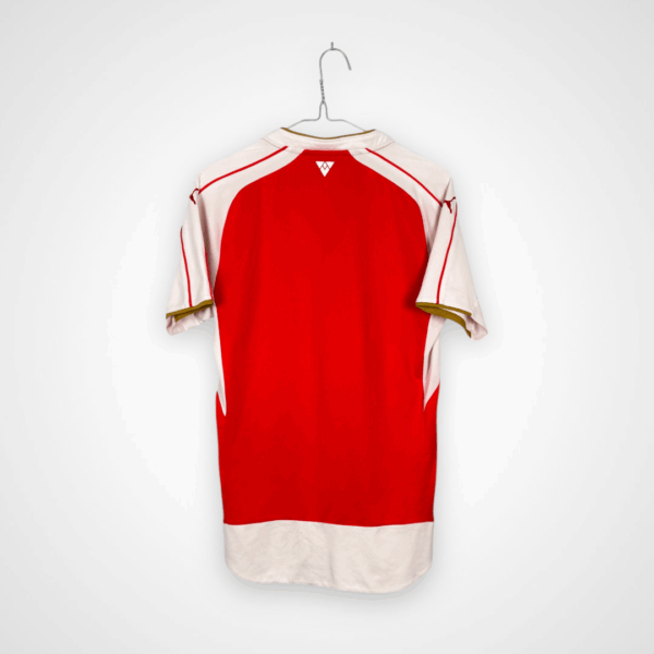 Arsenal FC Fußballtrikot, 2015/16 Home, schlechter Zustand - zwei fehlende Knöpfe, leicht gerissener Sponsorenaufdruck und ein paar Mikronähte und Schmutz.ansehen