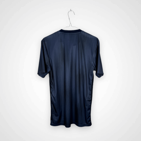 Photoroom_054_20250806_092728 Manchester United Fußballtrikot, 2018/19 Third, sehr guter Zustand - der 'Chevrolet'-Druck ist klebrig, dies stört aber nicht beim täglichen Gebrauch.Ansicht von hinten