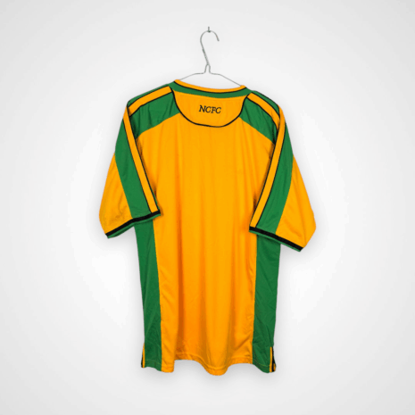 Photoroom_095_20250815_123937 Norwich City FC Fußballtrikot, 2004/05 Home, ausgezeichneter Zustand - Rückansicht