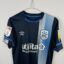 Huddersfield Town Fußballtrikot, 2021/22 Auswärts, guter Zustand - Stoffverschmutzung auf weißem Streifen auf der Vorderseite und leicht rissiger Druck auf der Rückseite.-.