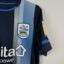 Huddersfield Town Fußballtrikot, 2021/22 Auswärts, guter Zustand - Stoffverschmutzung auf weißem Streifen auf der Vorderseite und leicht rissiger Druck auf der Rückseite.-.