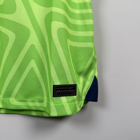 IMG_8857 VFL Wolfsburg Fußballtrikot, 2022/23 Home, bnwt Zustand - Trikot neu, mit Tags, hat jedoch ein Micro Pull auf dem Rücken - siehe extra 5