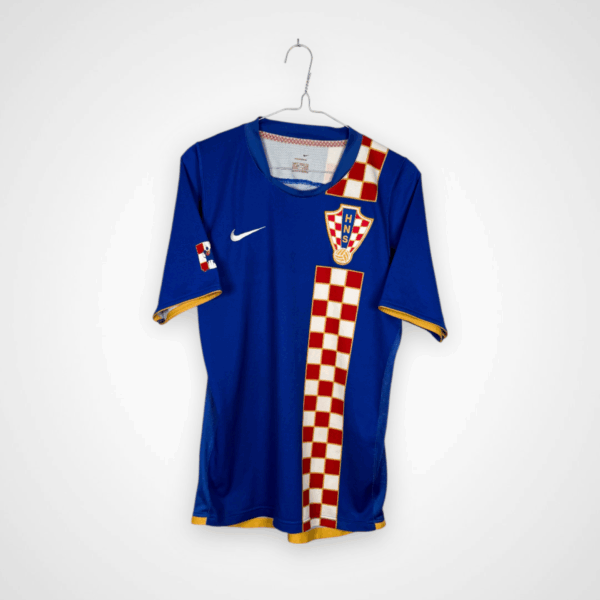 Koszulka piłkarska Chorwacja, 2006/08 Away, stan dobry - kilka mikro zaciągnięć oraz popękana flaga chorwacji na rękawku.