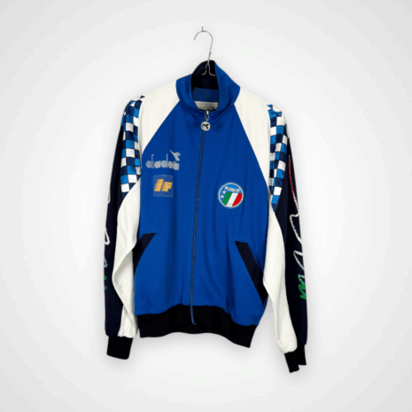 Koszulka piłkarska Włochy, 1992/94, stan dobry - nieco zszarzałe logotypy na froncie oraz zabrudzenie na plecach.