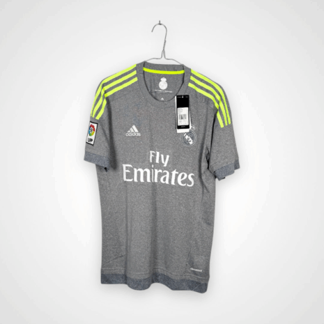 Koszulka piłkarska Real Madryt, 2015/16 Away, stan bnwt - koszulka nowa, z metkami, posiada jednak mikro zaciągnięcie na rękawku.